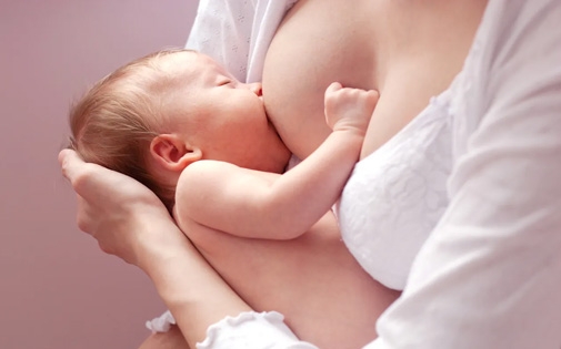 Yenidoğan Bebeğin Beslenmesi