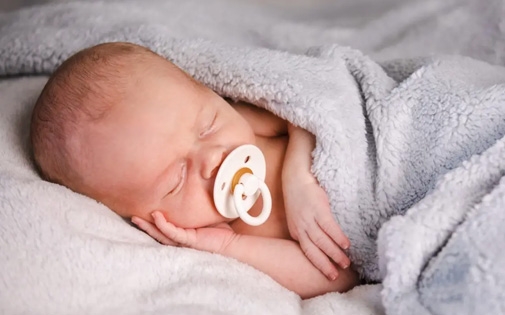 Bebeğime Emzik Vermelimiyim?